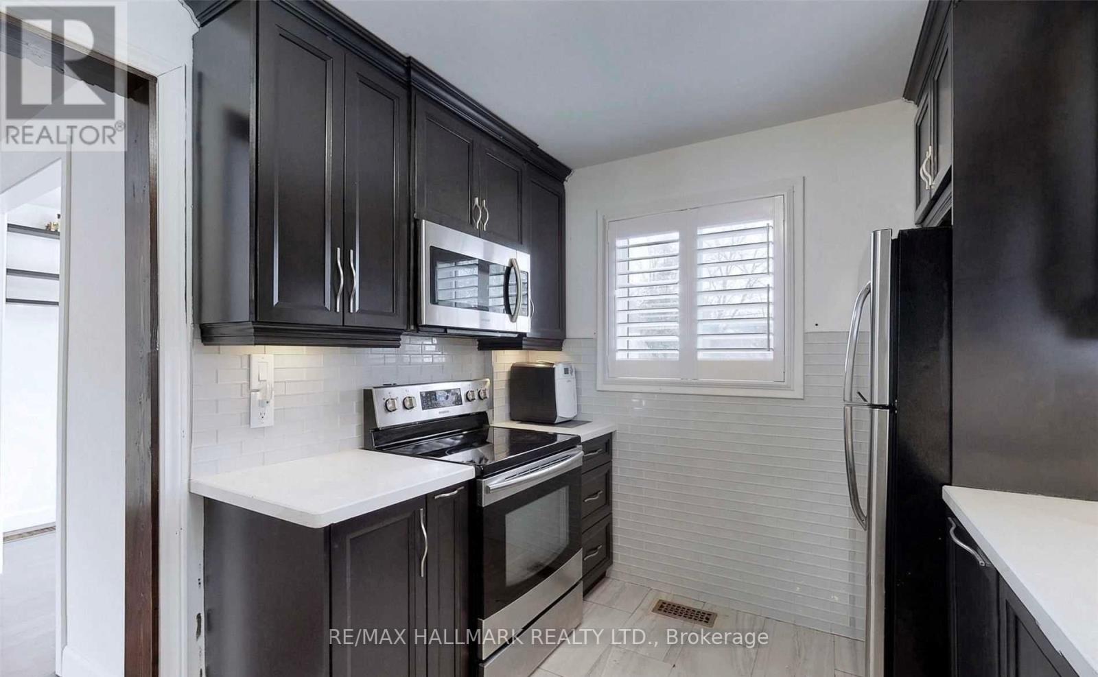 19 Richardson Drive, Aurora, Ontario  L4G 1Z2 - Photo 6 - N12959116