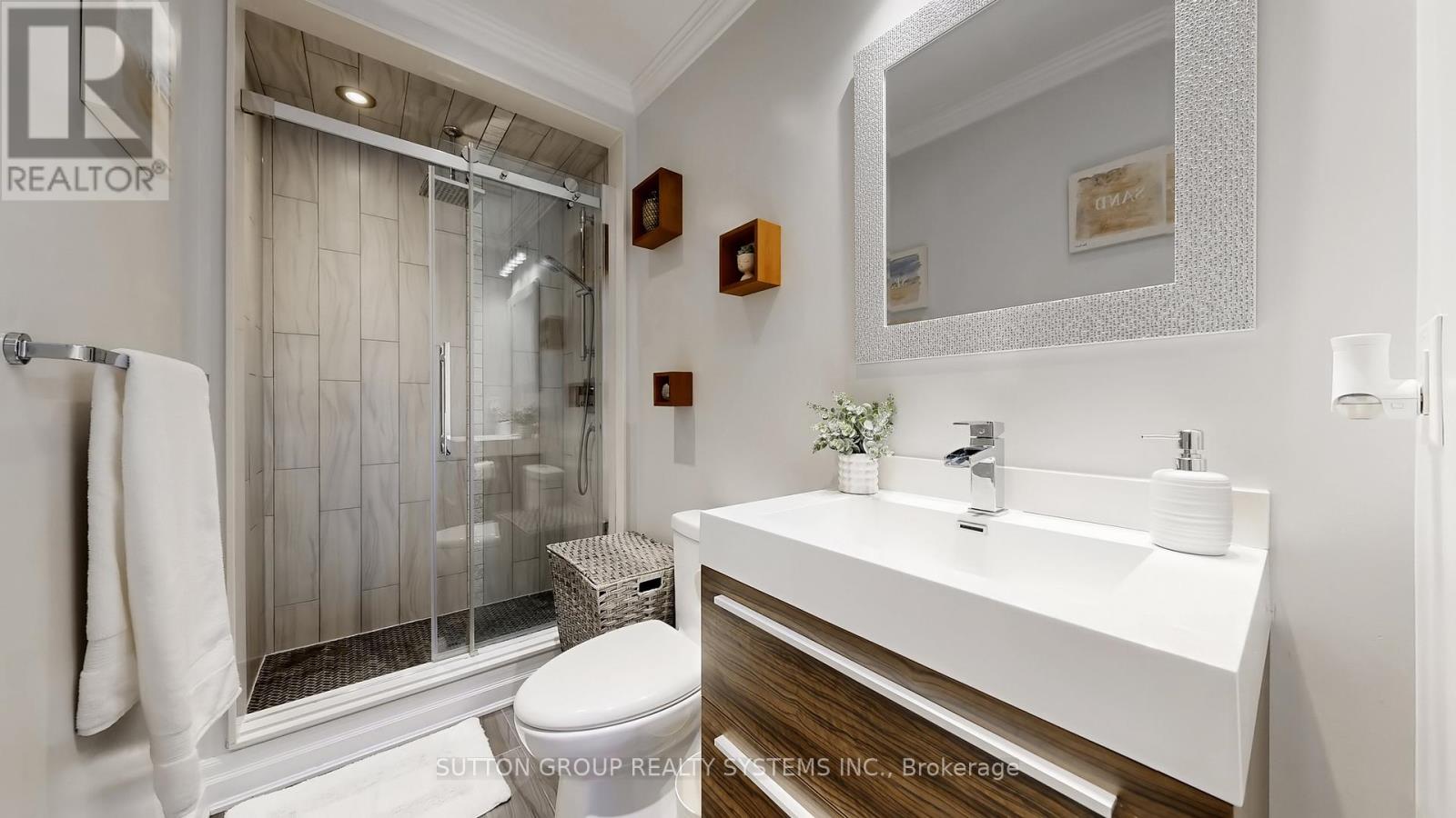 38 Donald Avenue, Toronto, Ontario  M6M 1K1 - Photo 13 - W12959118