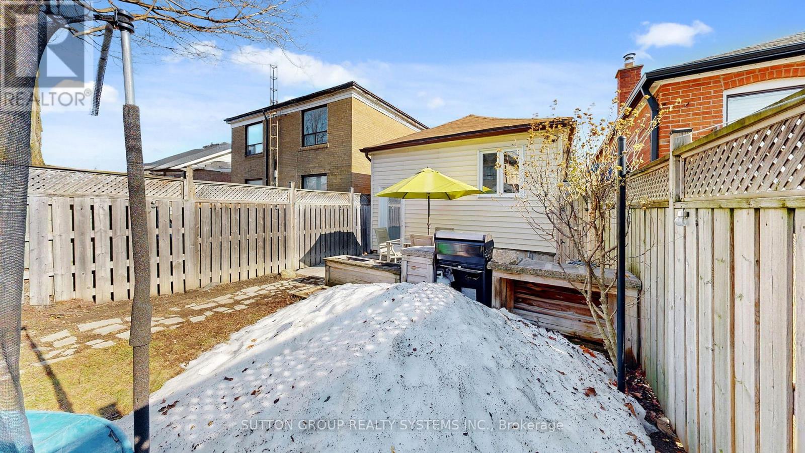 38 Donald Avenue, Toronto, Ontario  M6M 1K1 - Photo 24 - W12959118
