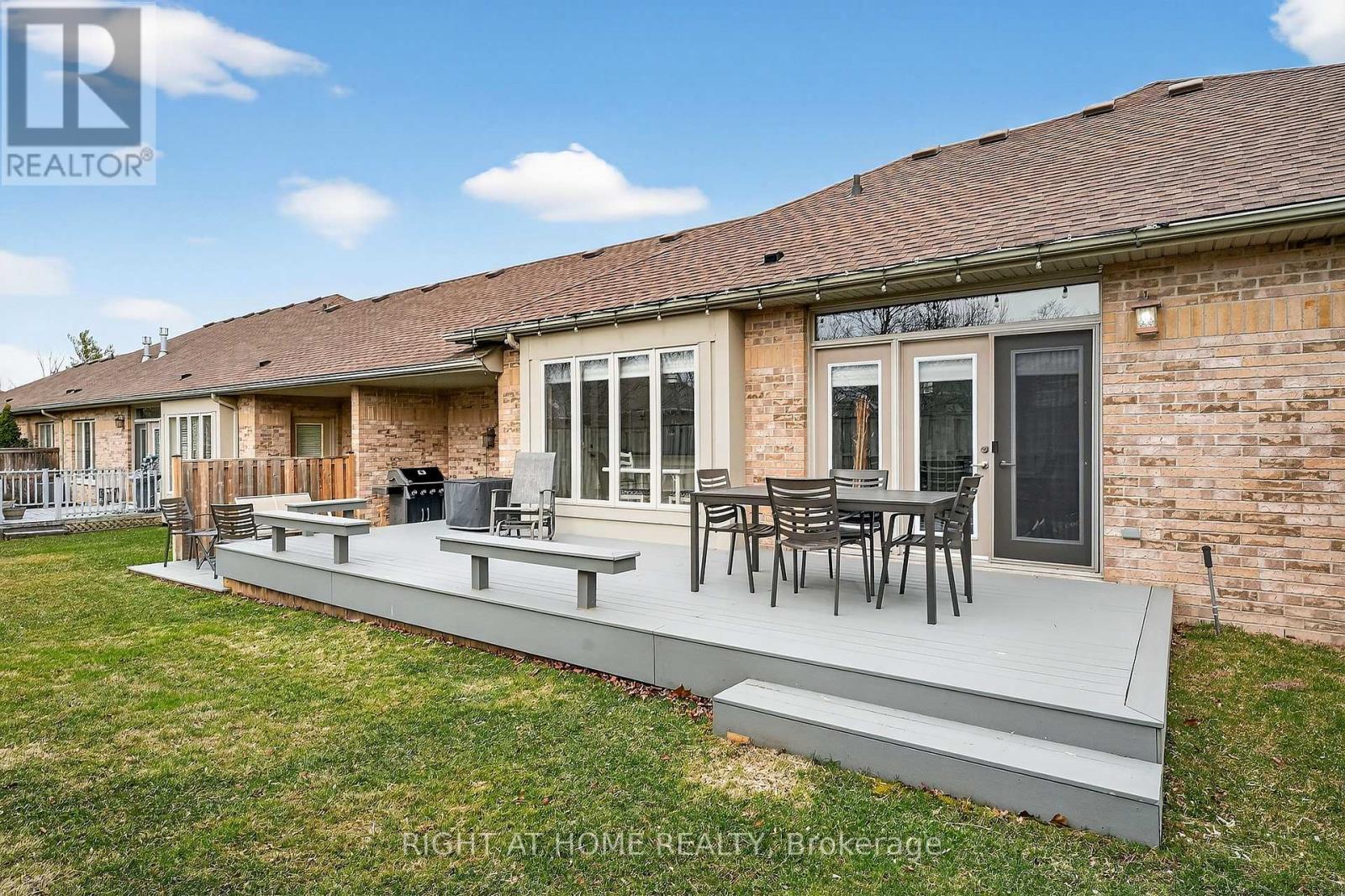 1 - 139 Glendale Avenue, St. Catharines (Glendale/glenridge), Ontario  L2T 2K2 - Photo 2 - X12959090