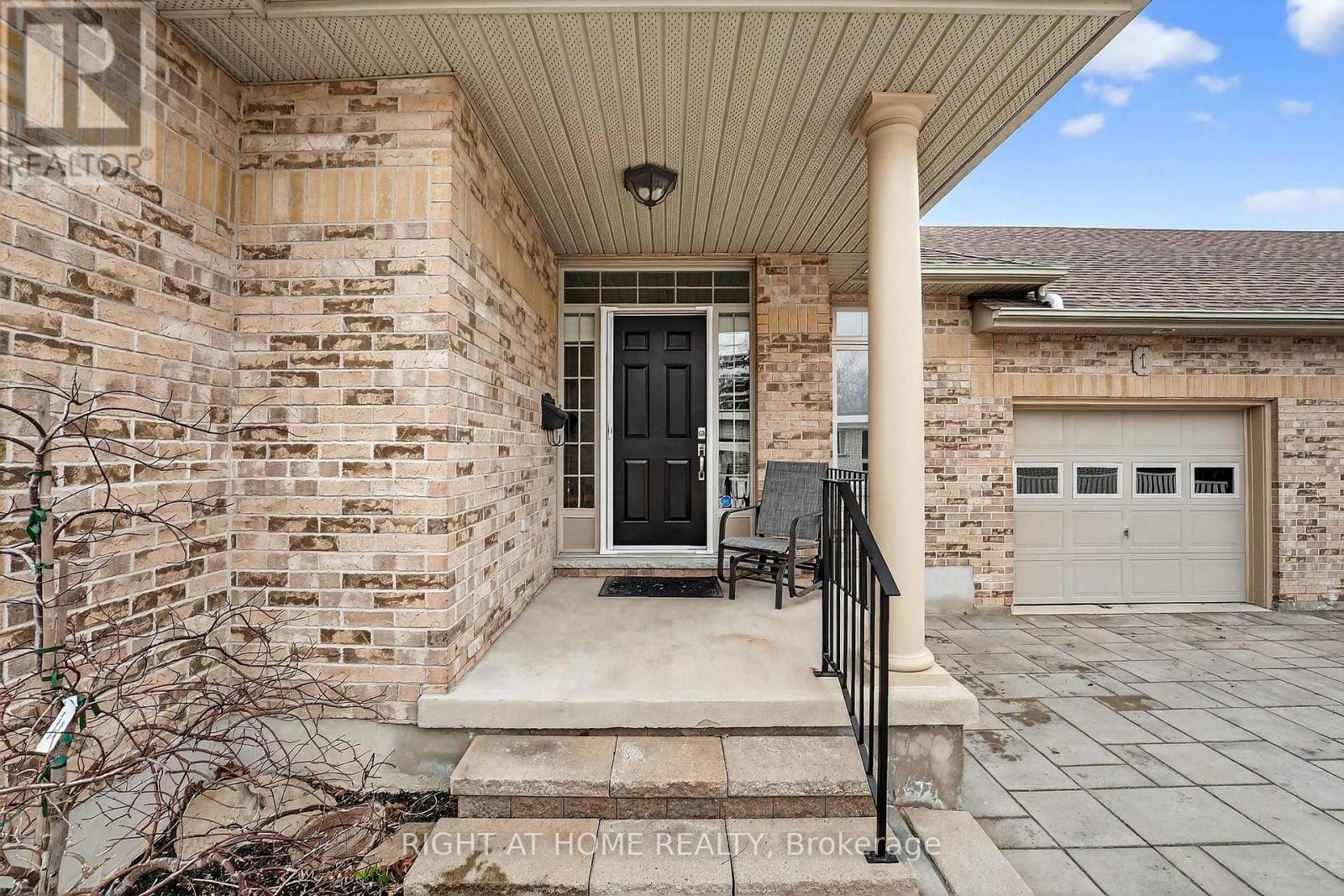 1 - 139 Glendale Avenue, St. Catharines (Glendale/glenridge), Ontario  L2T 2K2 - Photo 4 - X12959090