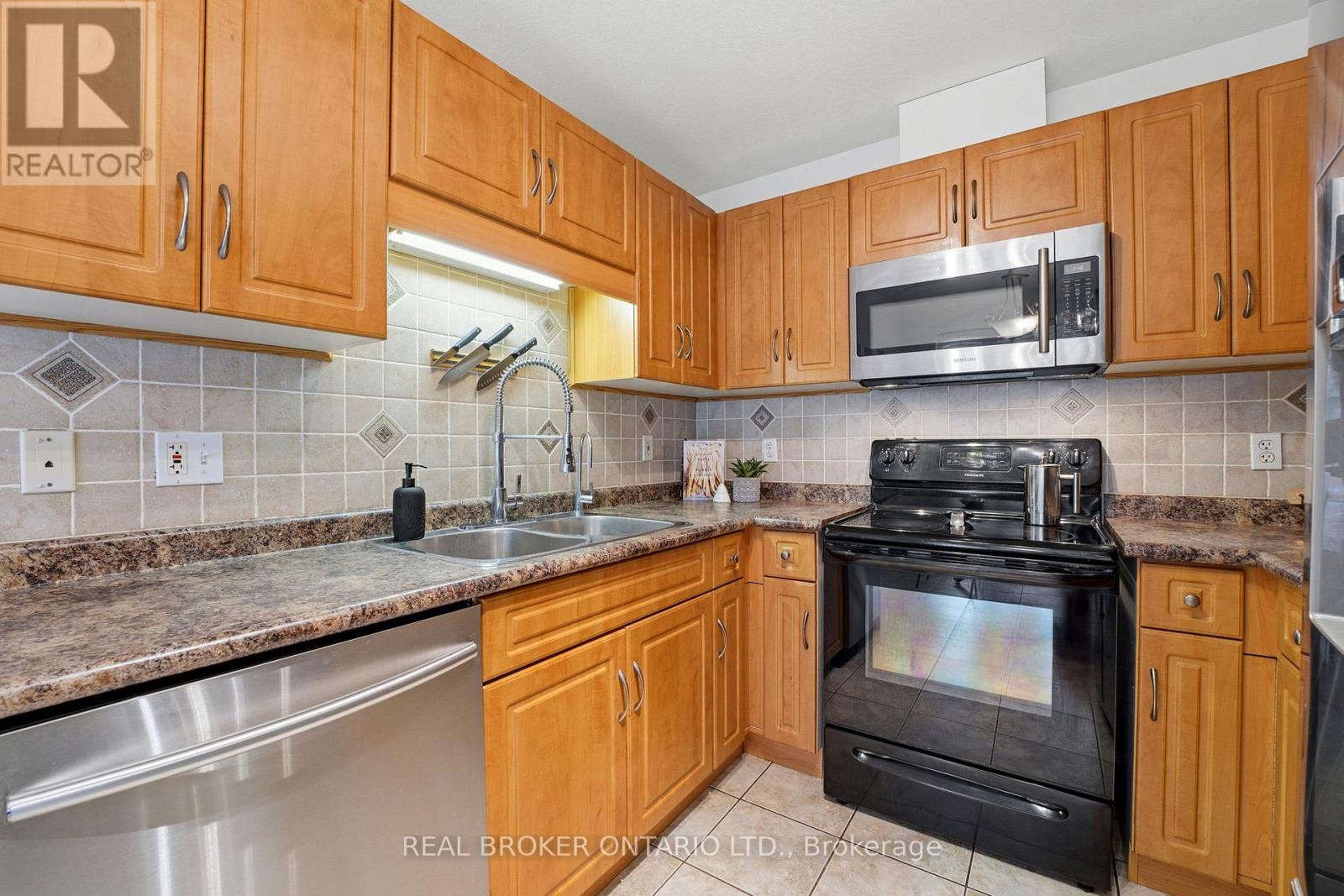 34 Porchlight Drive, Woolwich, Ontario  N3B 3M7 - Photo 7 - X12959096