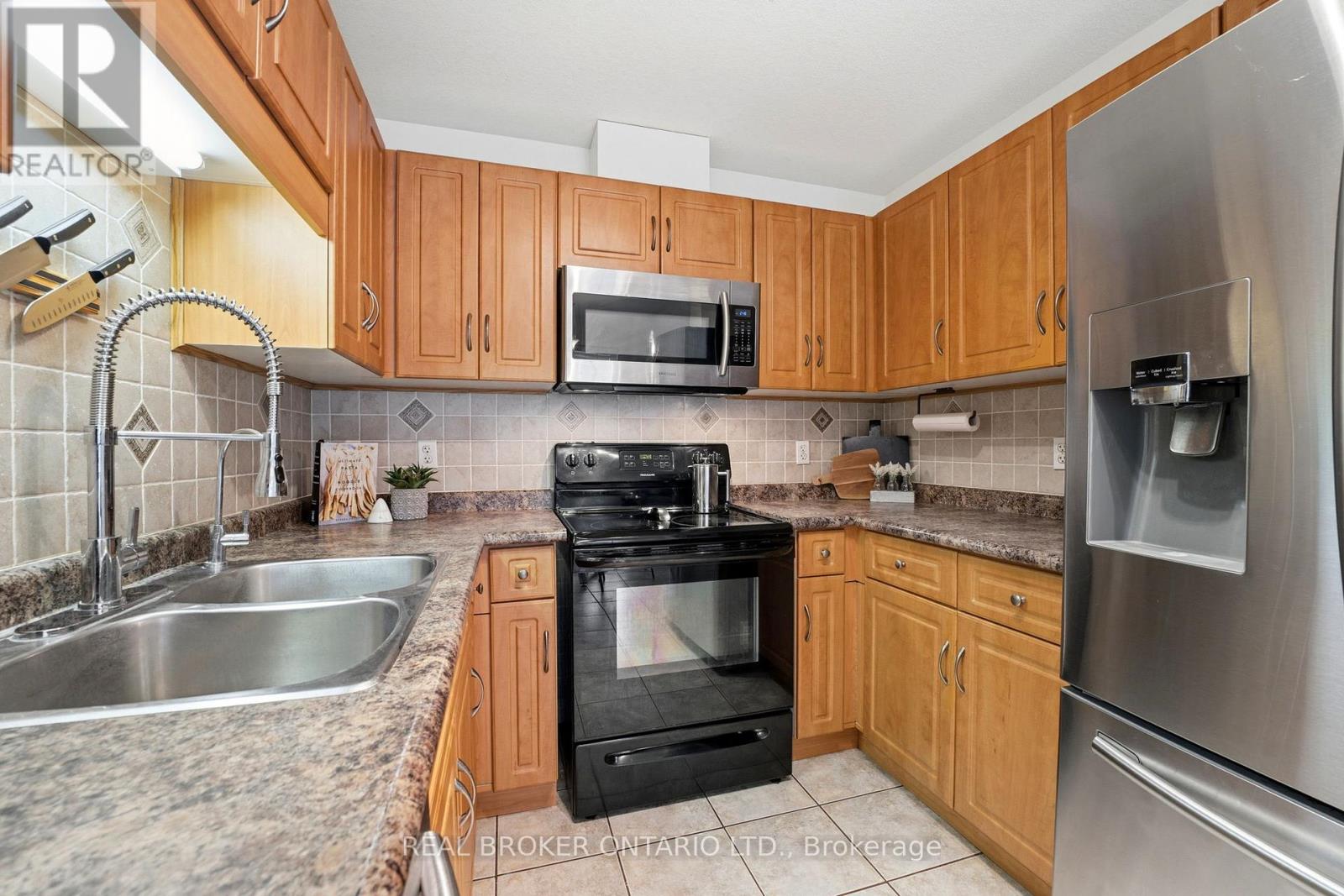 34 Porchlight Drive, Woolwich, Ontario  N3B 3M7 - Photo 8 - X12959096