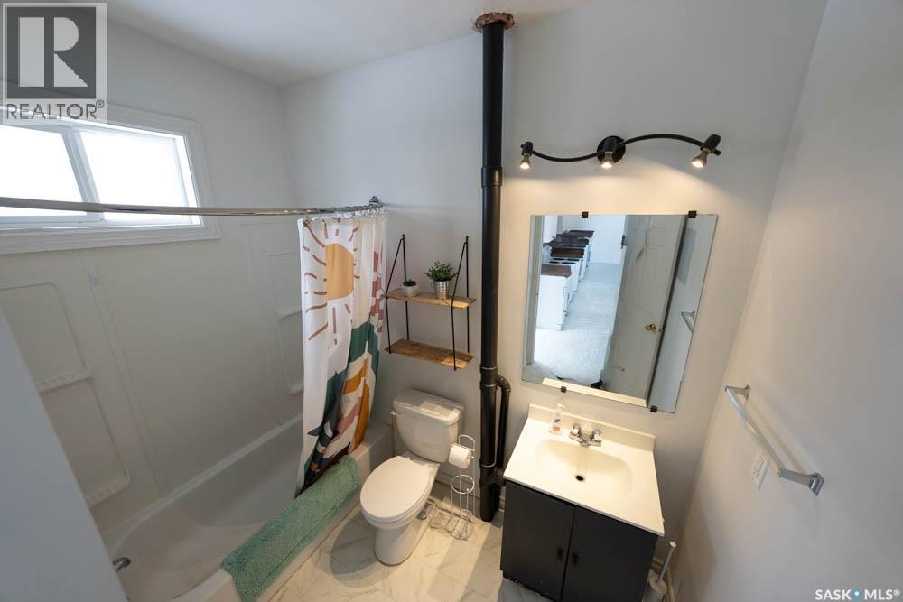 808 & 810 31st Street W, Saskatoon, Saskatchewan  S7L 0R8 - Photo 10 - SK031927