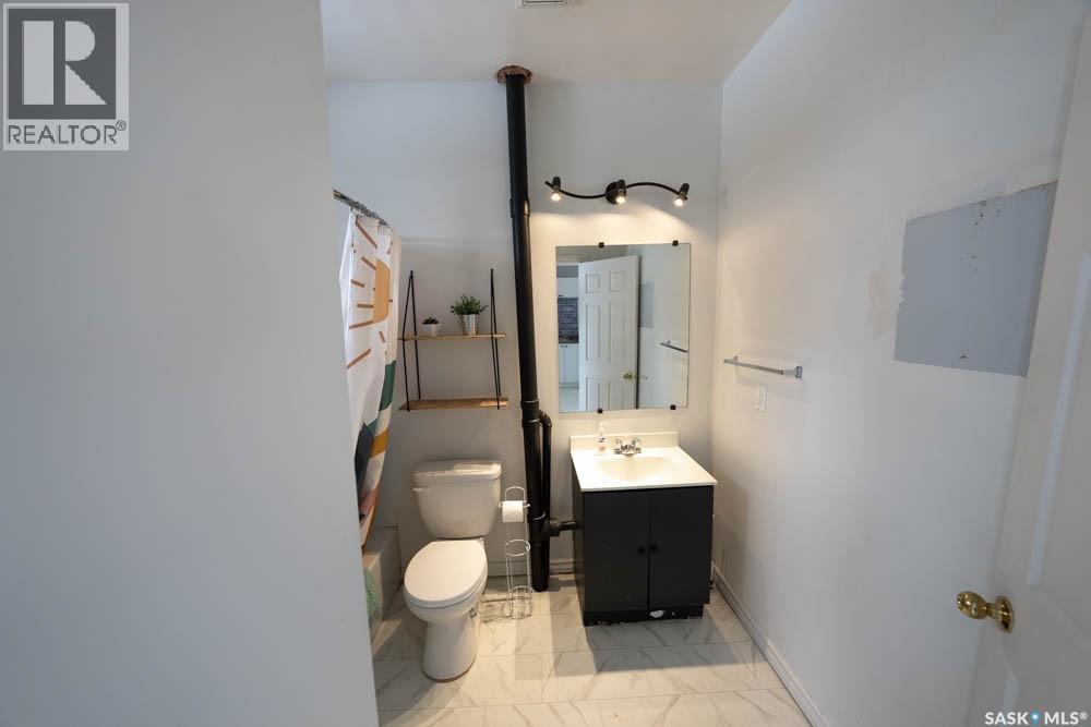 808 & 810 31st Street W, Saskatoon, Saskatchewan  S7L 0R8 - Photo 11 - SK031927