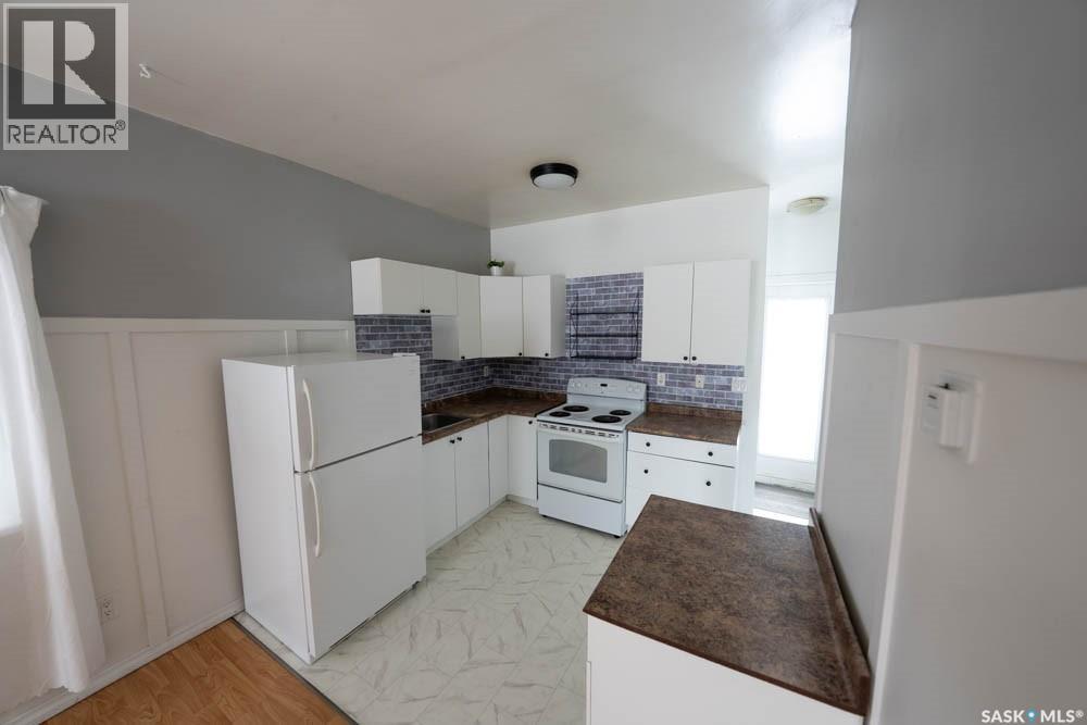 808 & 810 31st Street W, Saskatoon, Saskatchewan  S7L 0R8 - Photo 3 - SK031927
