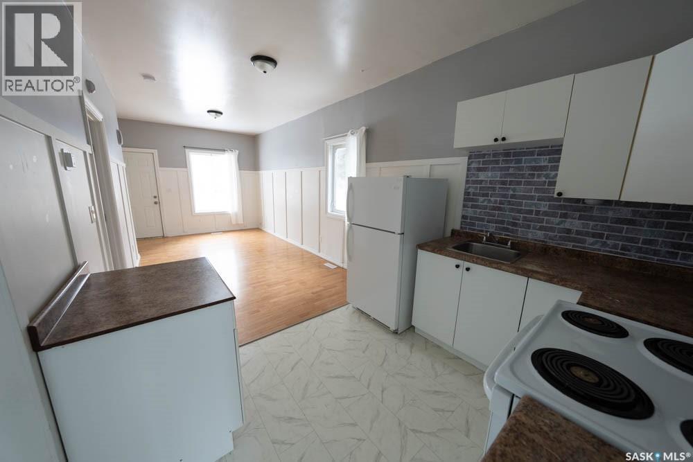 808 & 810 31st Street W, Saskatoon, Saskatchewan  S7L 0R8 - Photo 4 - SK031927