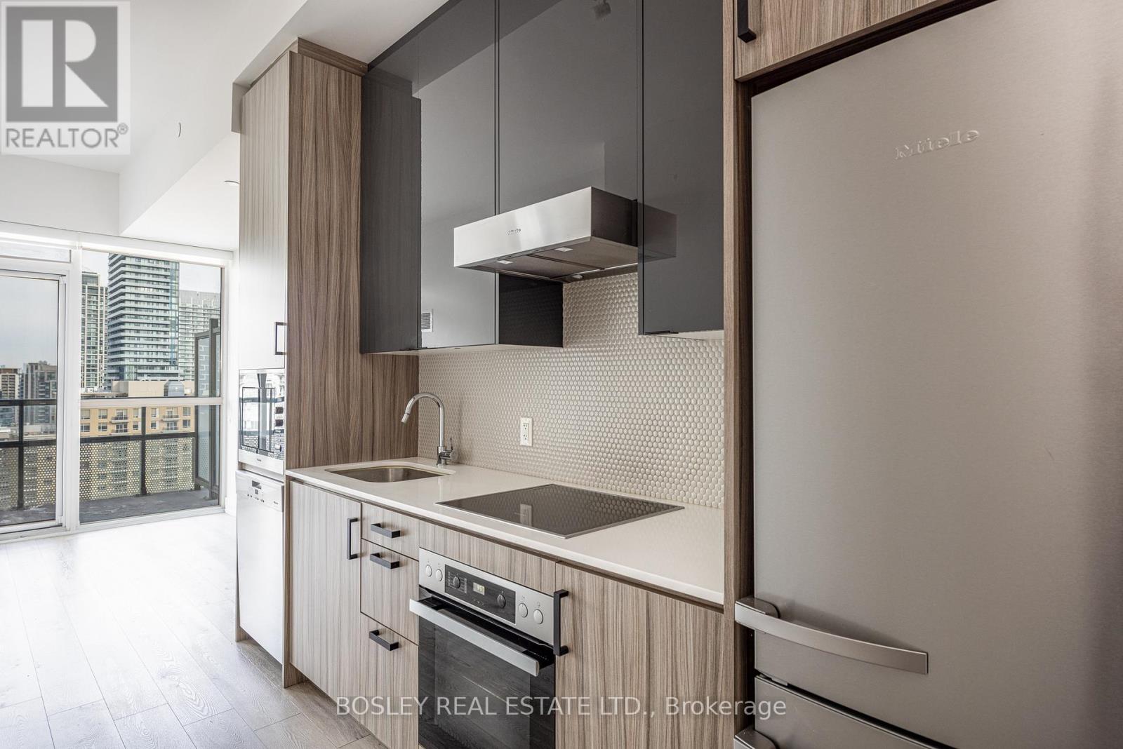 1705 - 11 LILLIAN STREET, Toronto, Ontario