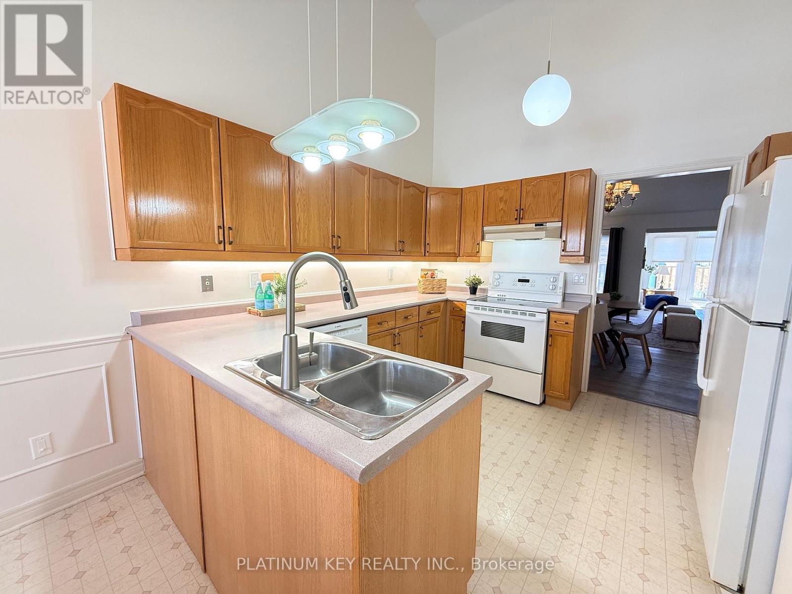 7 - 1331 Commissioners Road W, London South, Ontario  N6K 1E2 - Photo 8 - X12747658