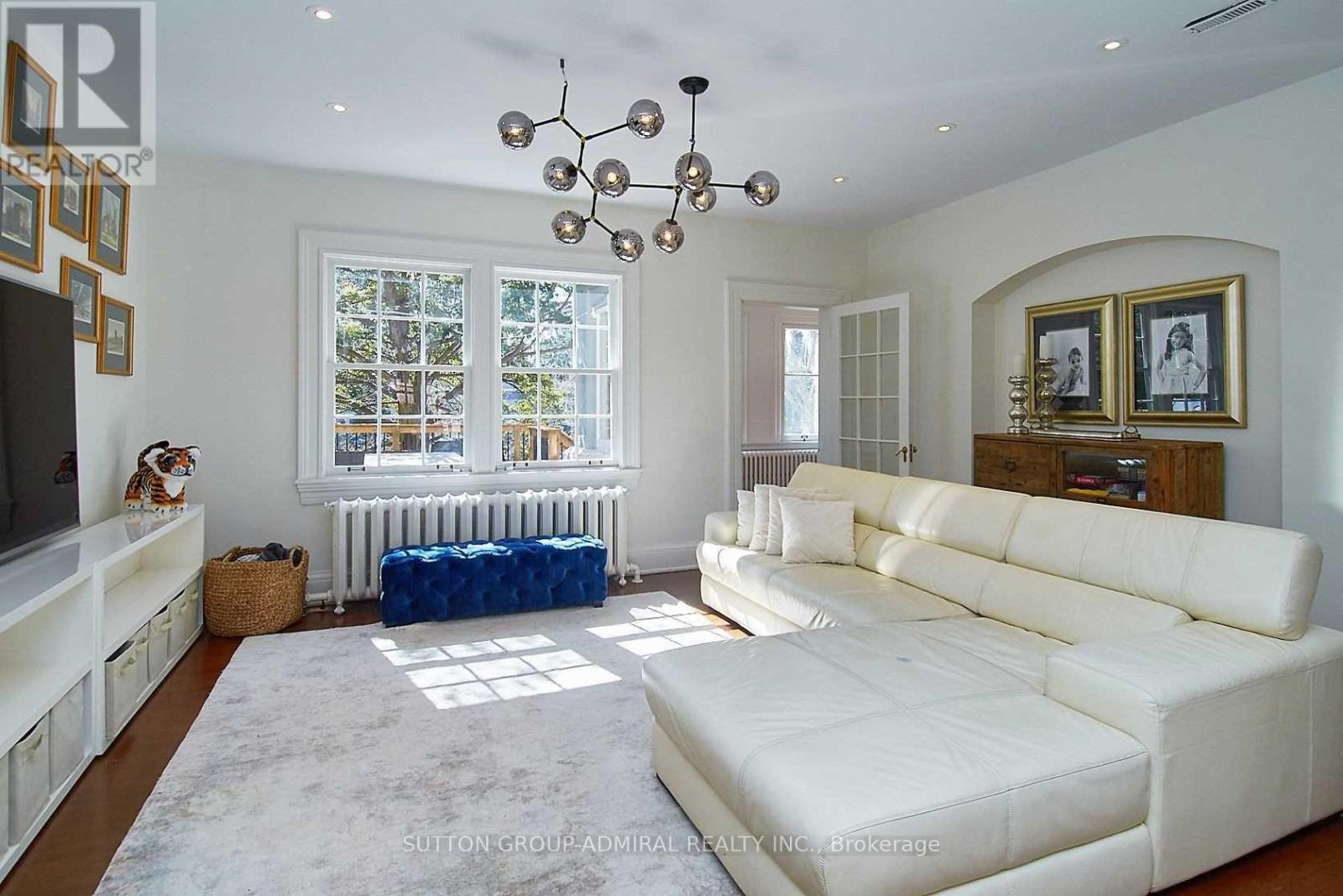 63 Highland Avenue, Toronto, Ontario  M4W 2A2 - Photo 10 - C12959164