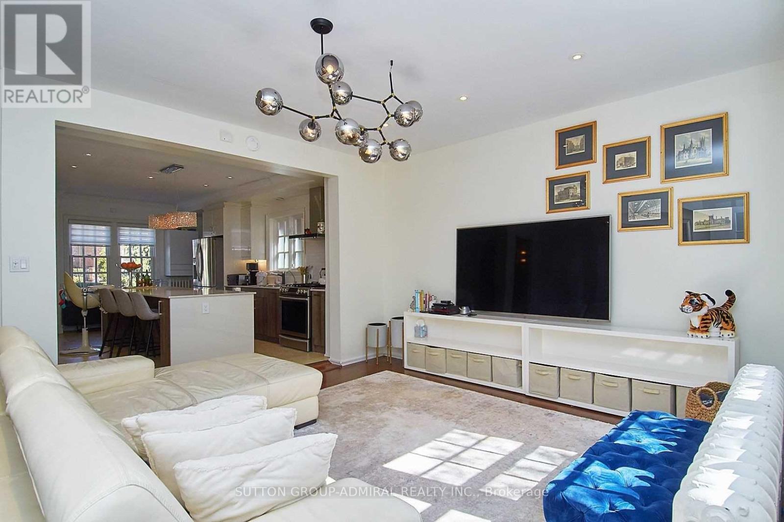 63 Highland Avenue, Toronto, Ontario  M4W 2A2 - Photo 11 - C12959164