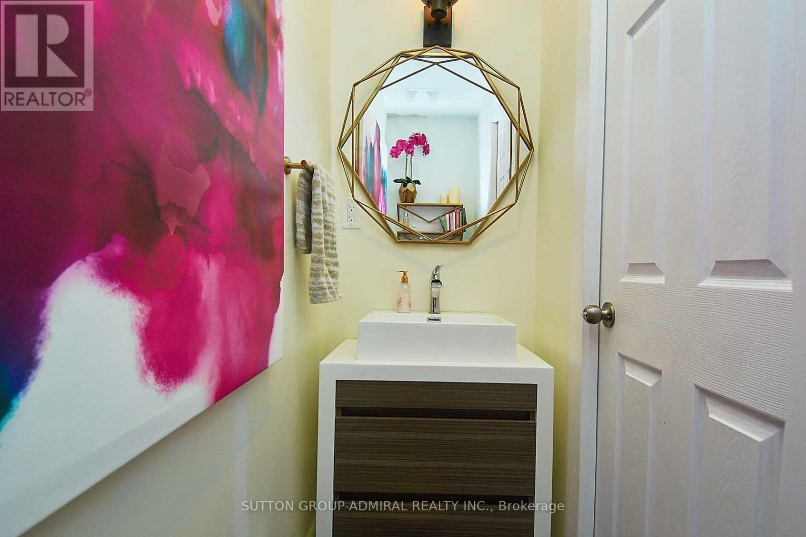 63 Highland Avenue, Toronto, Ontario  M4W 2A2 - Photo 12 - C12959164