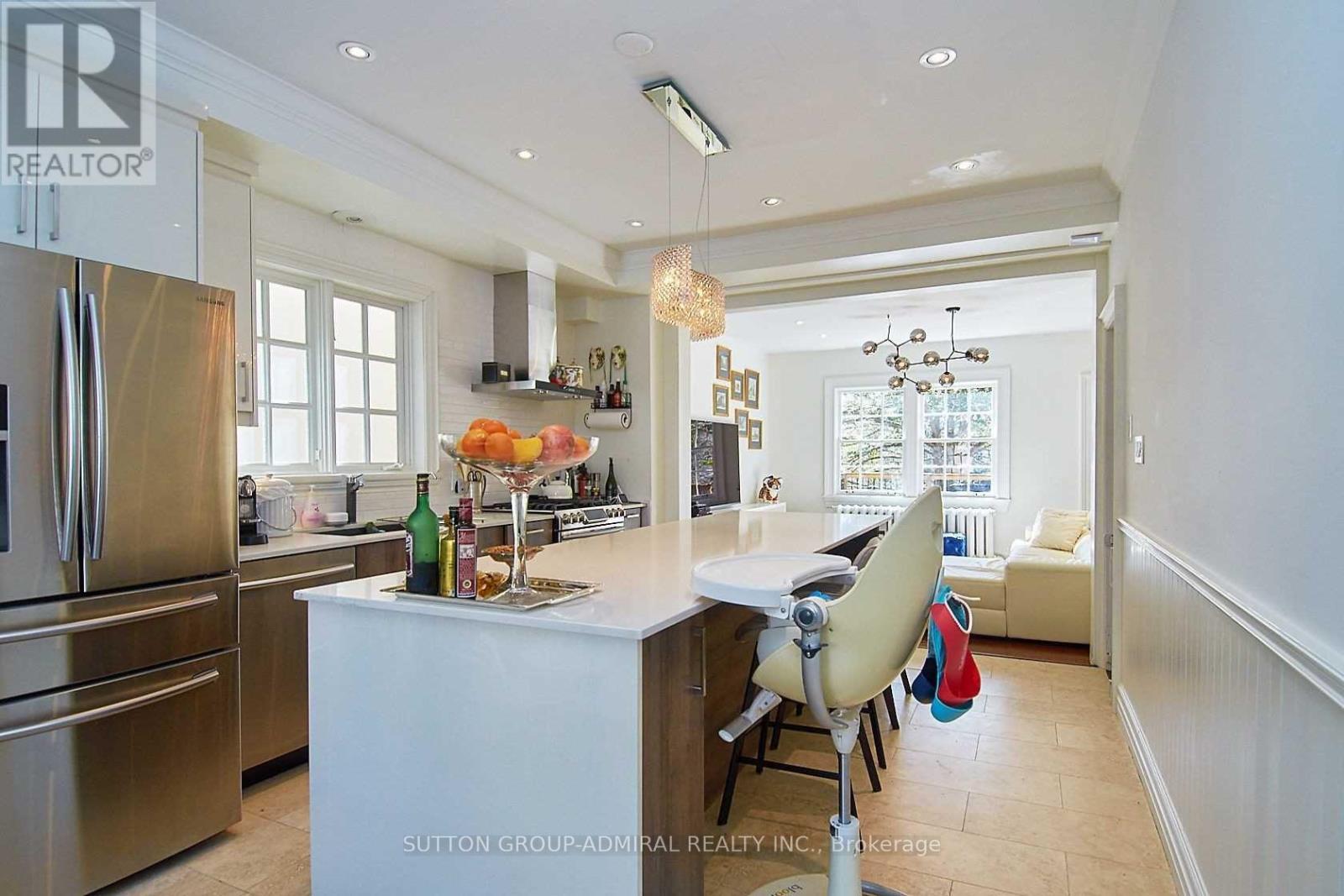 63 Highland Avenue, Toronto, Ontario  M4W 2A2 - Photo 8 - C12959164