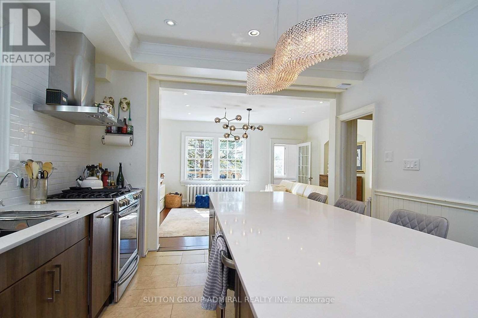 63 Highland Avenue, Toronto, Ontario  M4W 2A2 - Photo 9 - C12959164