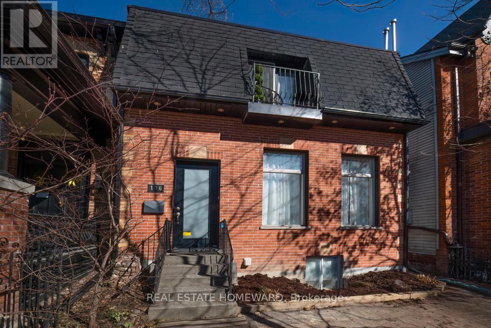 136 Spruce Street, Toronto, Ontario  M5A 2J5 - Photo 2 - C12927568