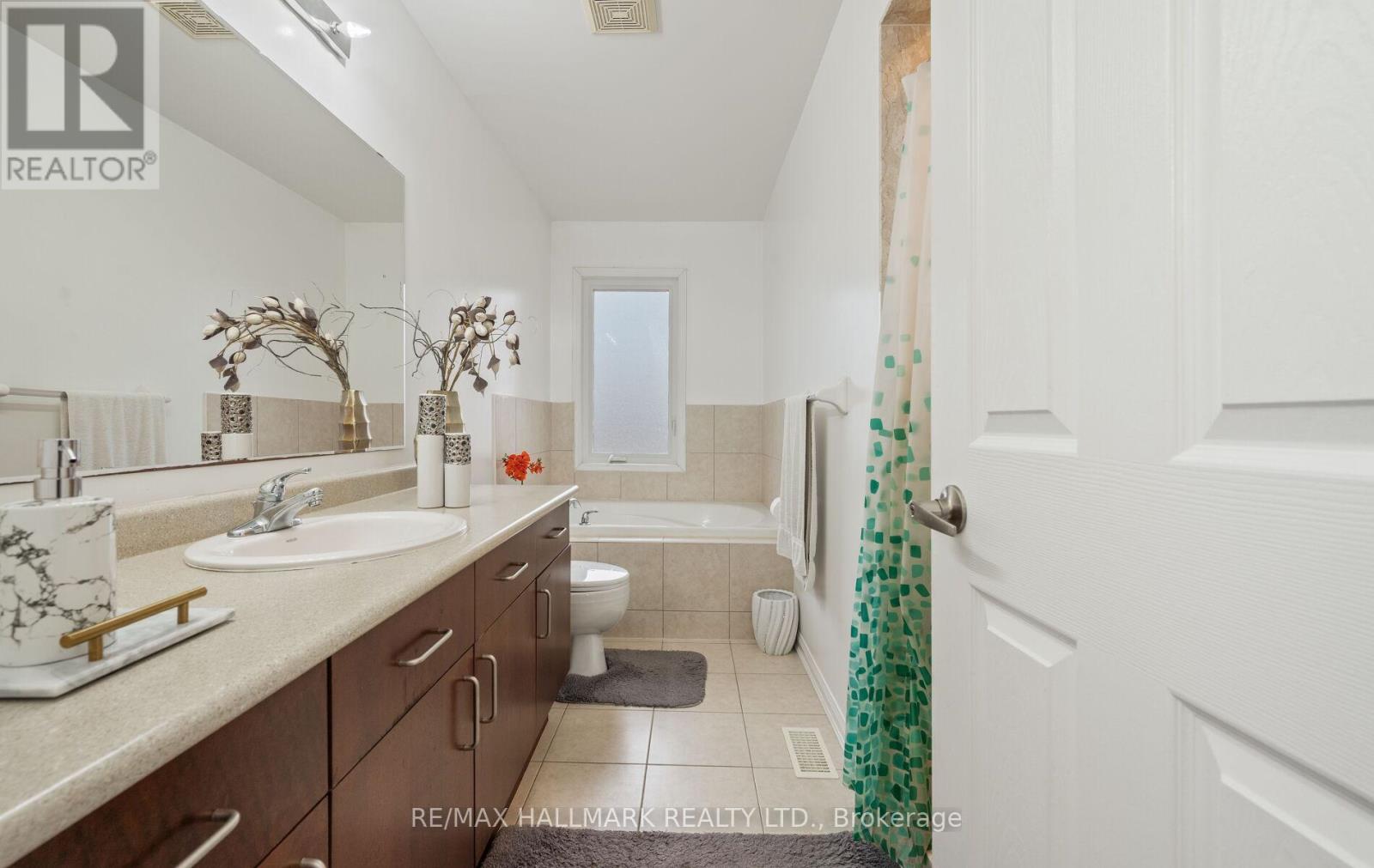 301 Carlissa Run, Newmarket, Ontario  L3X 3G9 - Photo 32 - N12959132