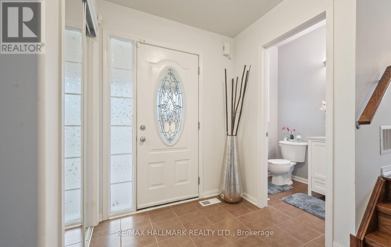 301 Carlissa Run, Newmarket, Ontario  L3X 3G9 - Photo 6 - N12959132