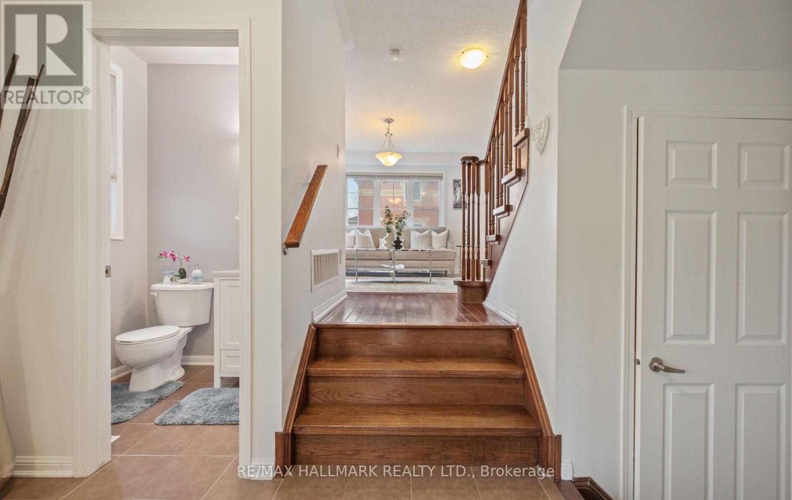 301 Carlissa Run, Newmarket, Ontario  L3X 3G9 - Photo 8 - N12959132