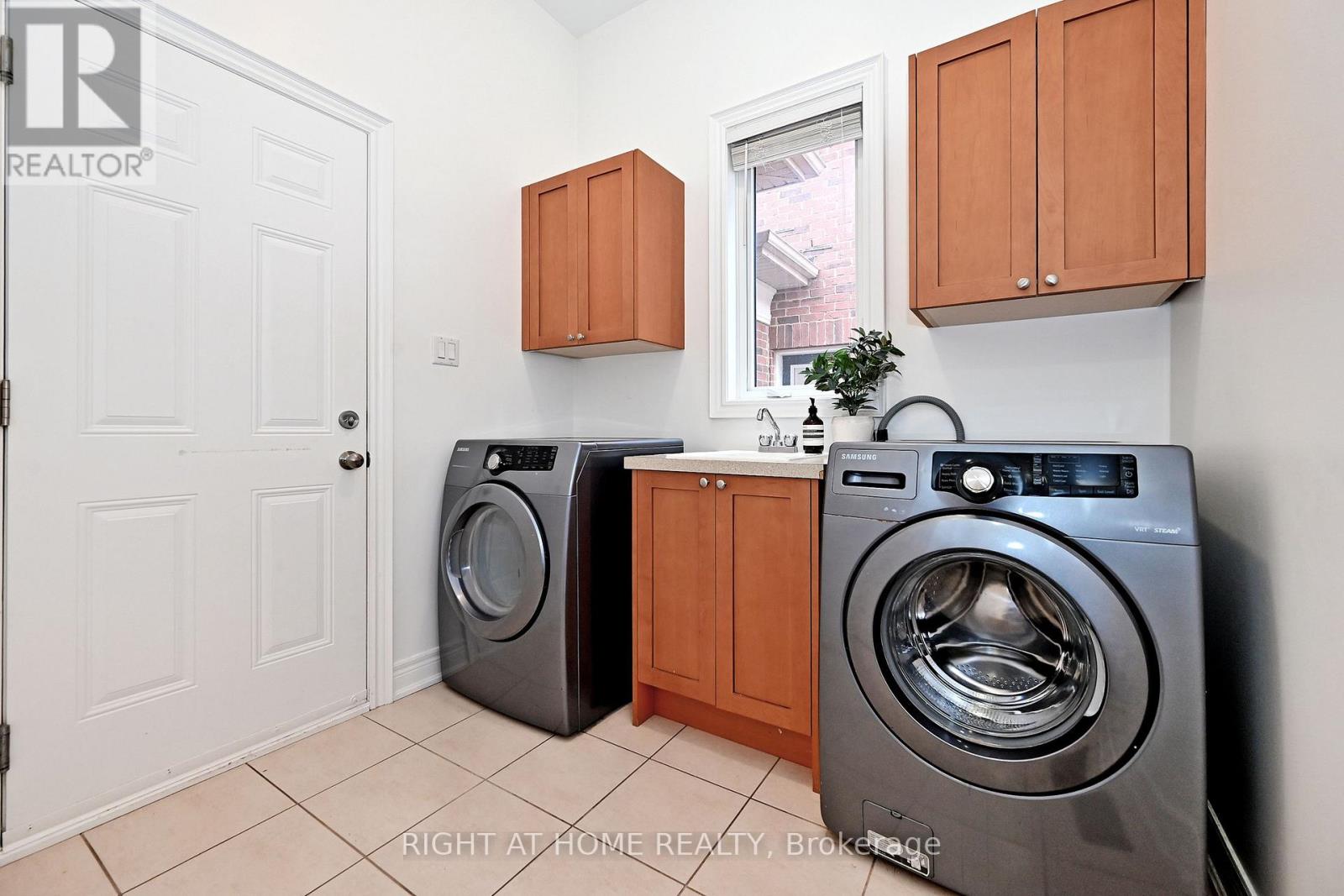 95 Vines Place, Aurora, Ontario  L4G 0R7 - Photo 19 - N12959142