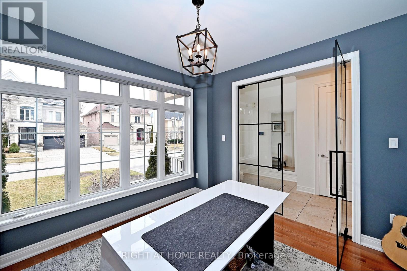 95 Vines Place, Aurora, Ontario  L4G 0R7 - Photo 9 - N12959142