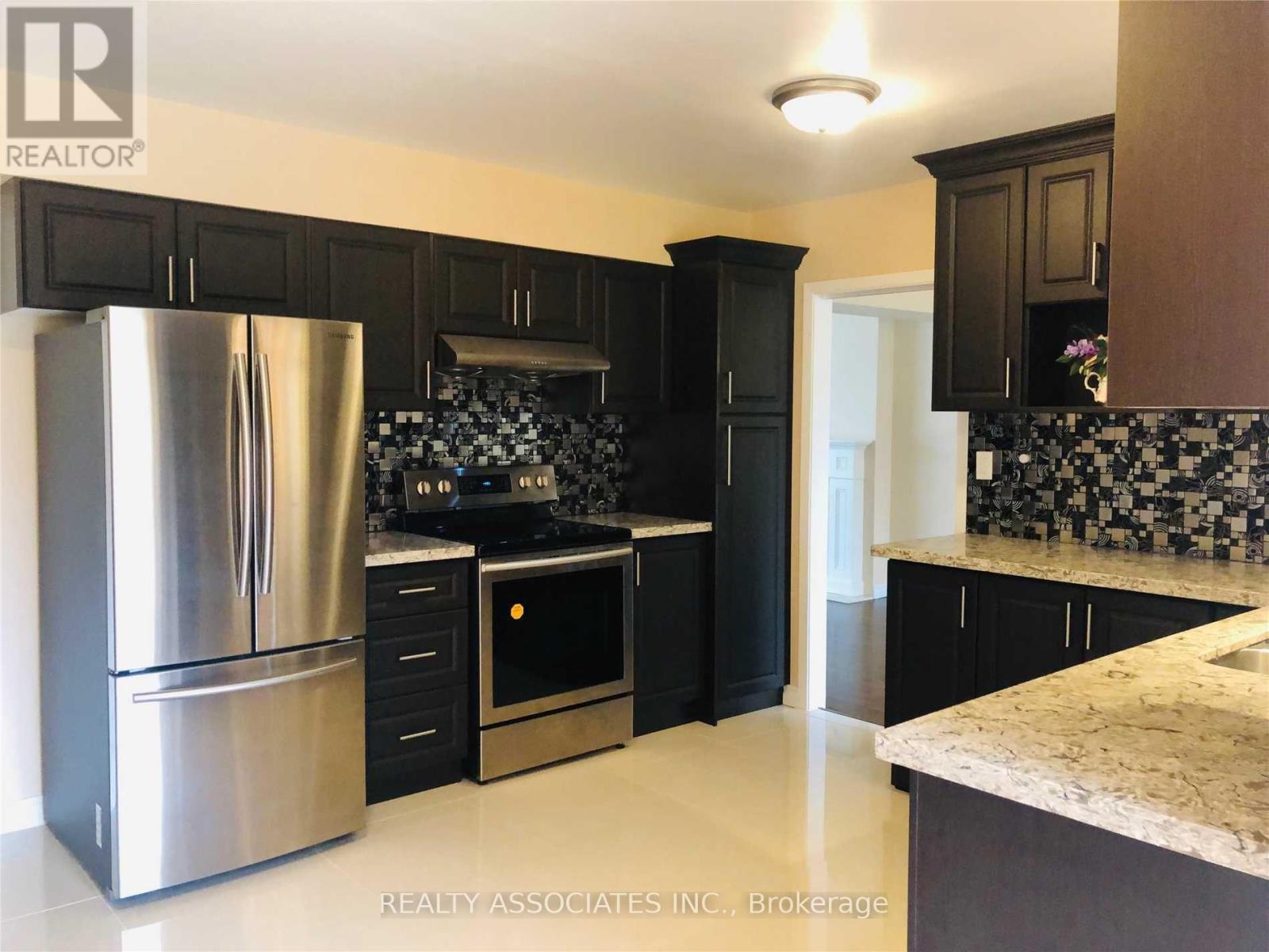 32 Almond Avenue, Markham, Ontario  L3T 1L1 - Photo 2 - N12959152