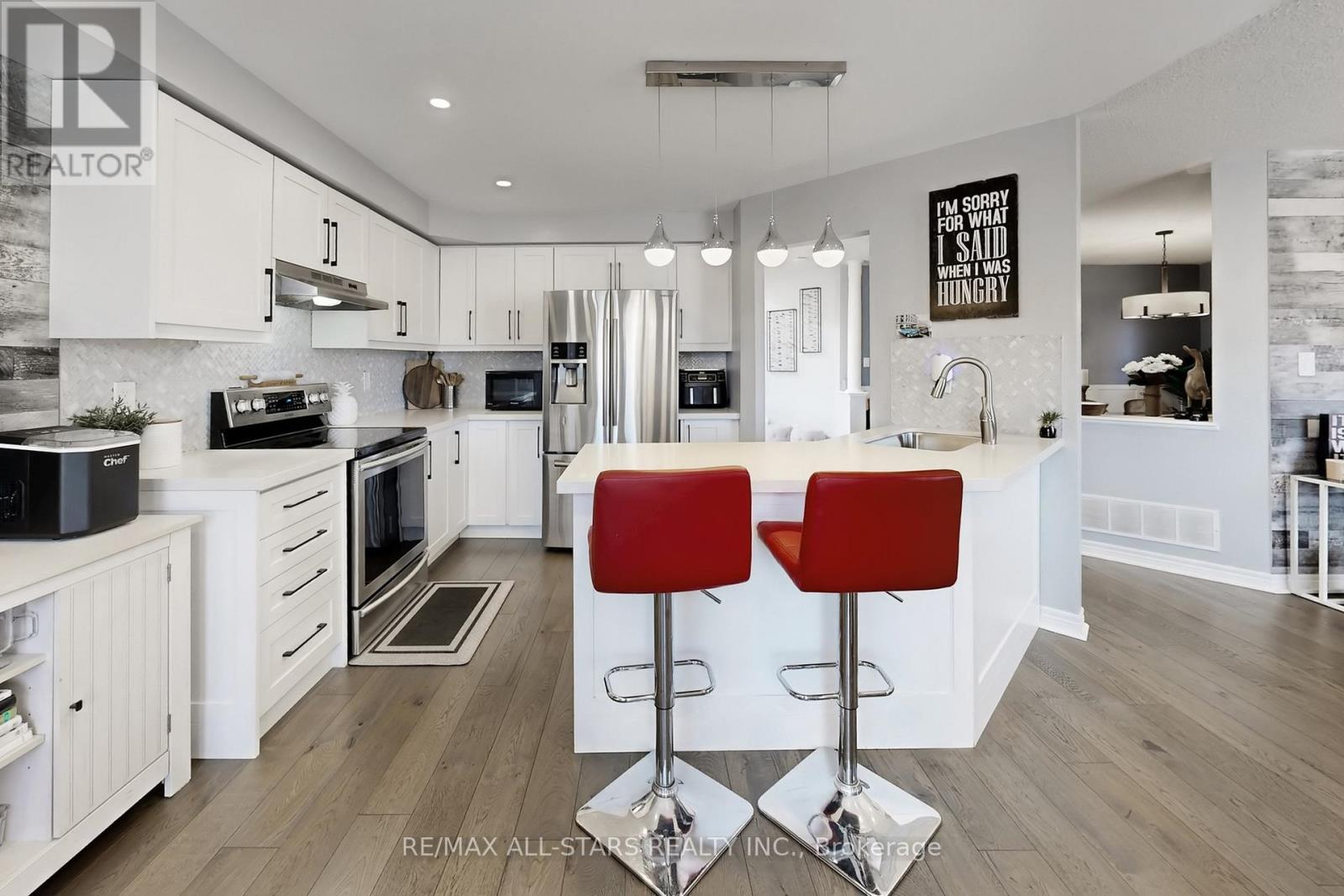 6 Hirst Avenue, Georgina, Ontario  L4P 4E6 - Photo 11 - N12959154