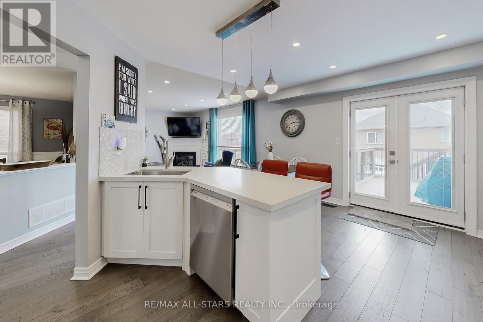 6 Hirst Avenue, Georgina, Ontario  L4P 4E6 - Photo 14 - N12959154