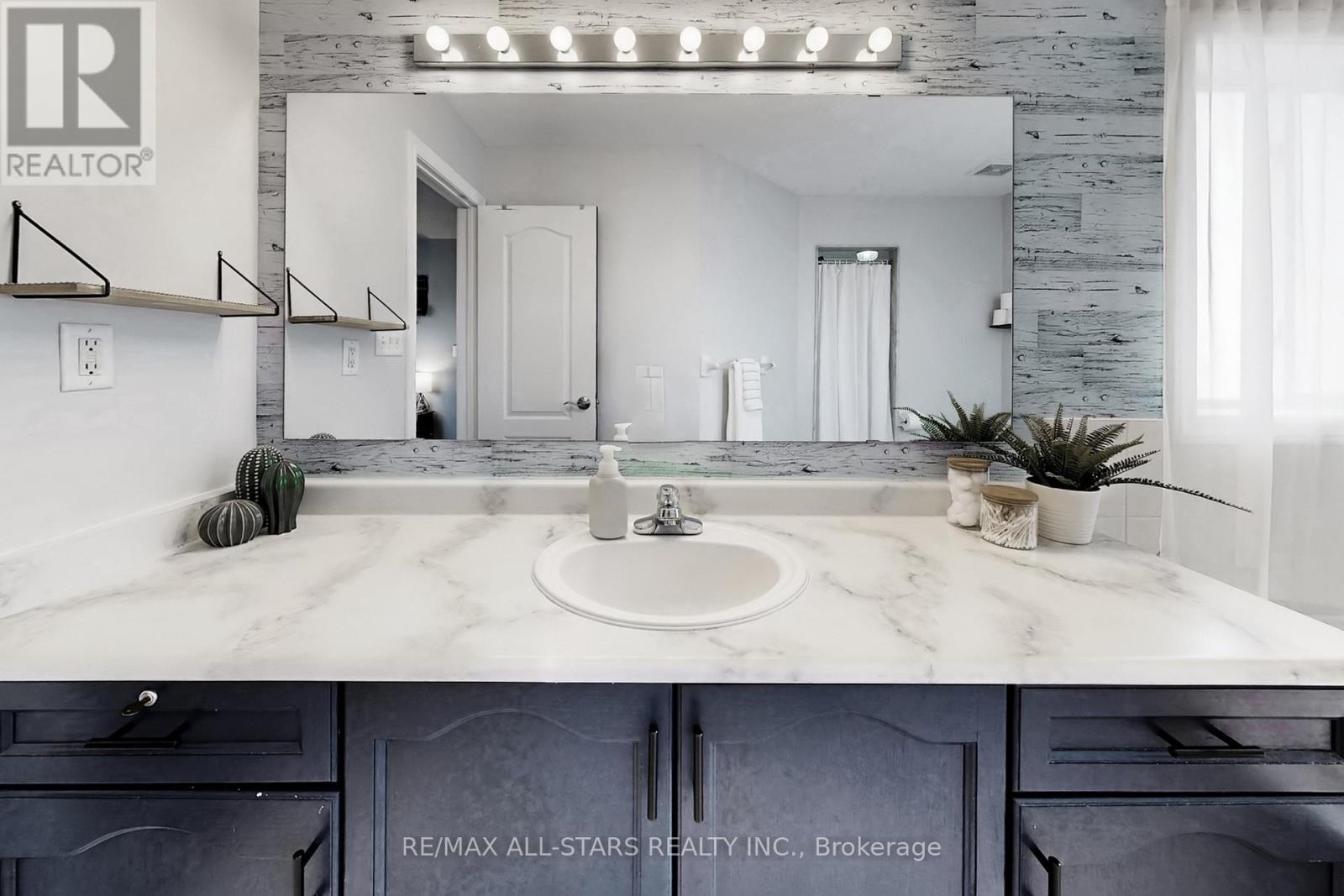 6 Hirst Avenue, Georgina, Ontario  L4P 4E6 - Photo 31 - N12959154