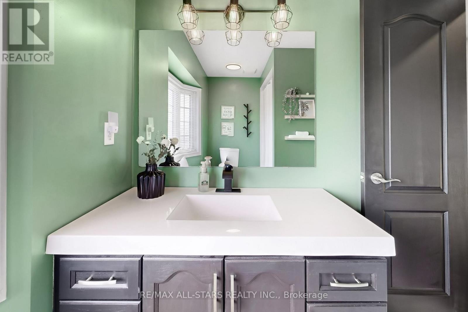 6 Hirst Avenue, Georgina, Ontario  L4P 4E6 - Photo 36 - N12959154