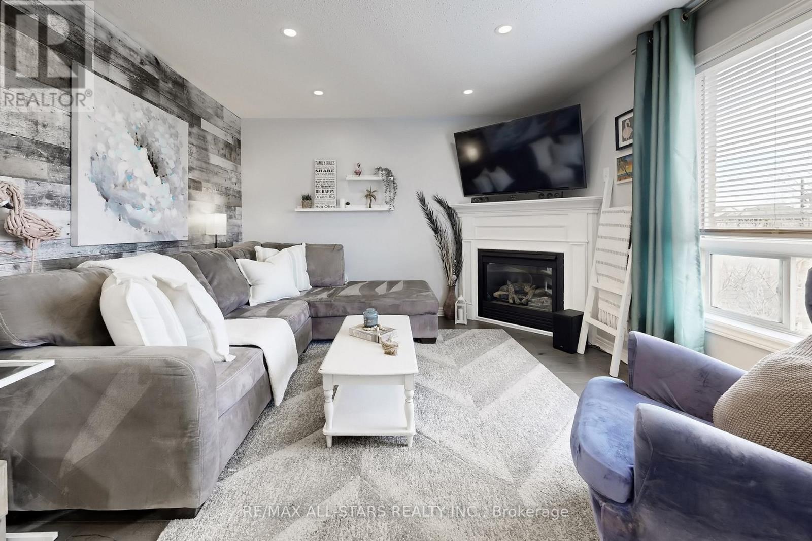 6 Hirst Avenue, Georgina, Ontario  L4P 4E6 - Photo 6 - N12959154