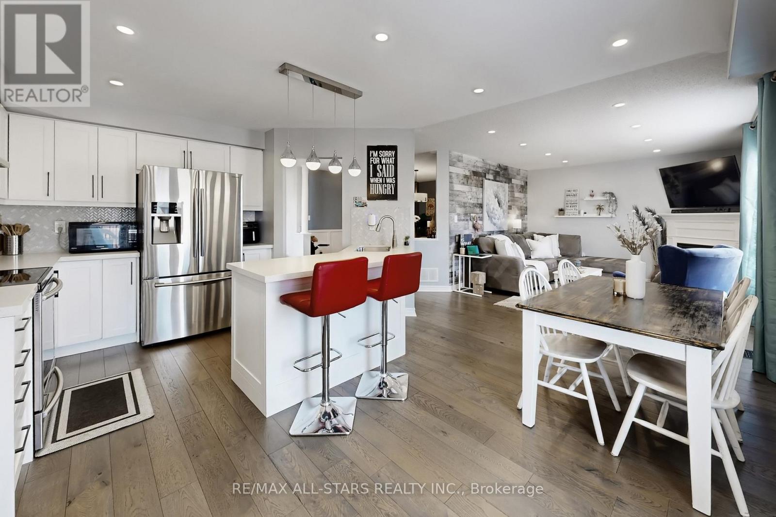 6 Hirst Avenue, Georgina, Ontario  L4P 4E6 - Photo 9 - N12959154