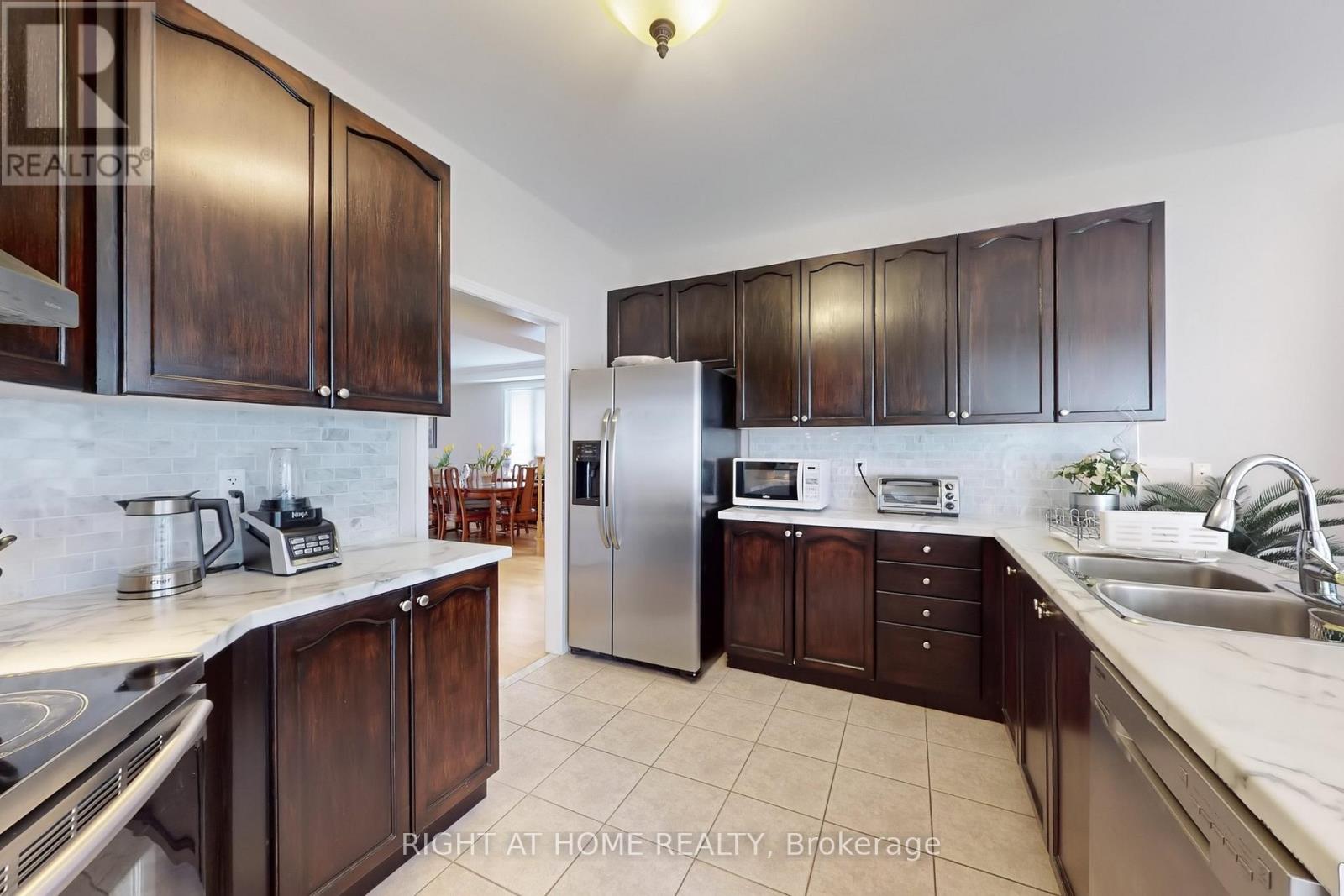 19 Robert Grundy Road, Markham, Ontario  L6C 3A5 - Photo 10 - N12959162