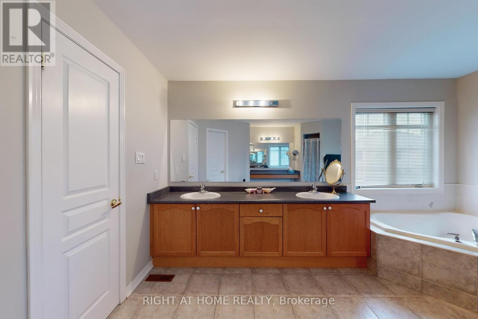 19 Robert Grundy Road, Markham, Ontario  L6C 3A5 - Photo 21 - N12959162