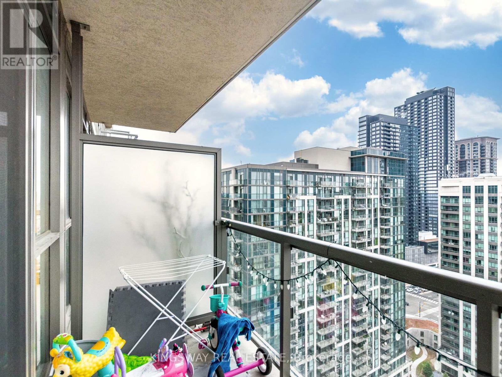 Ph 111 - 349 Rathburn Road, Mississauga, Ontario  L5B 0G9 - Photo 37 - W12959138