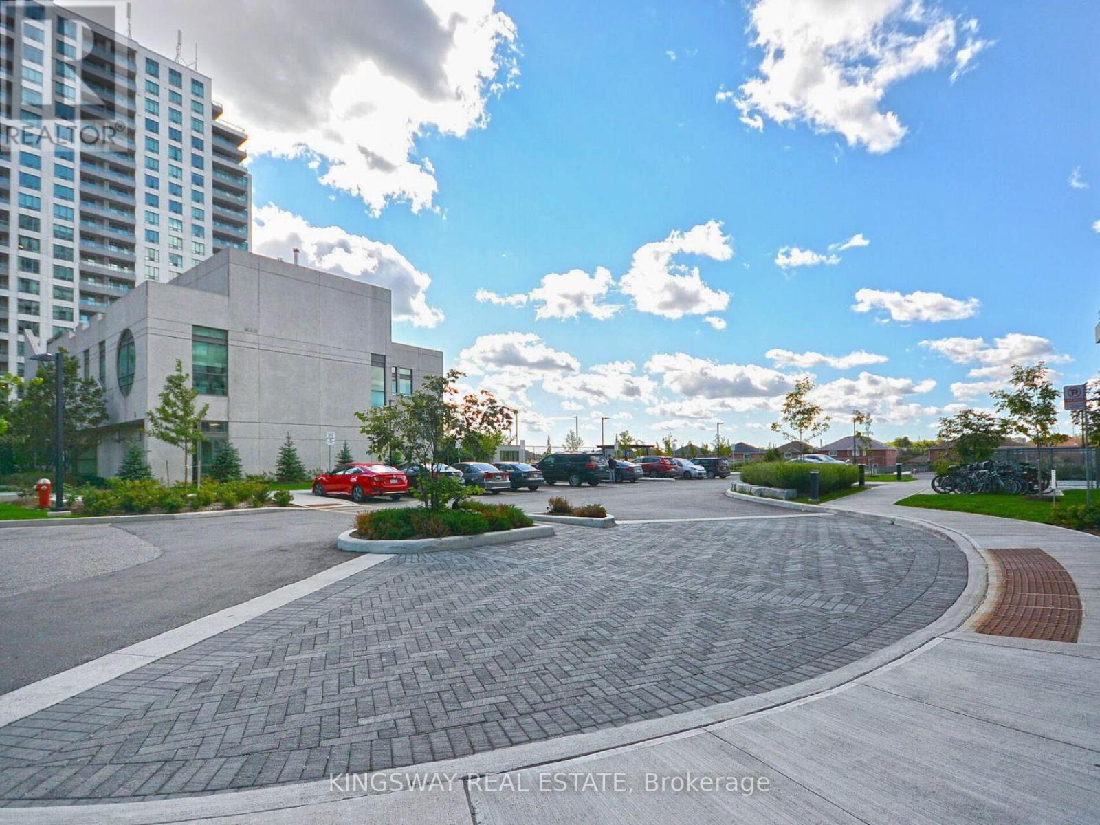 Ph 111 - 349 Rathburn Road, Mississauga, Ontario  L5B 0G9 - Photo 4 - W12959138