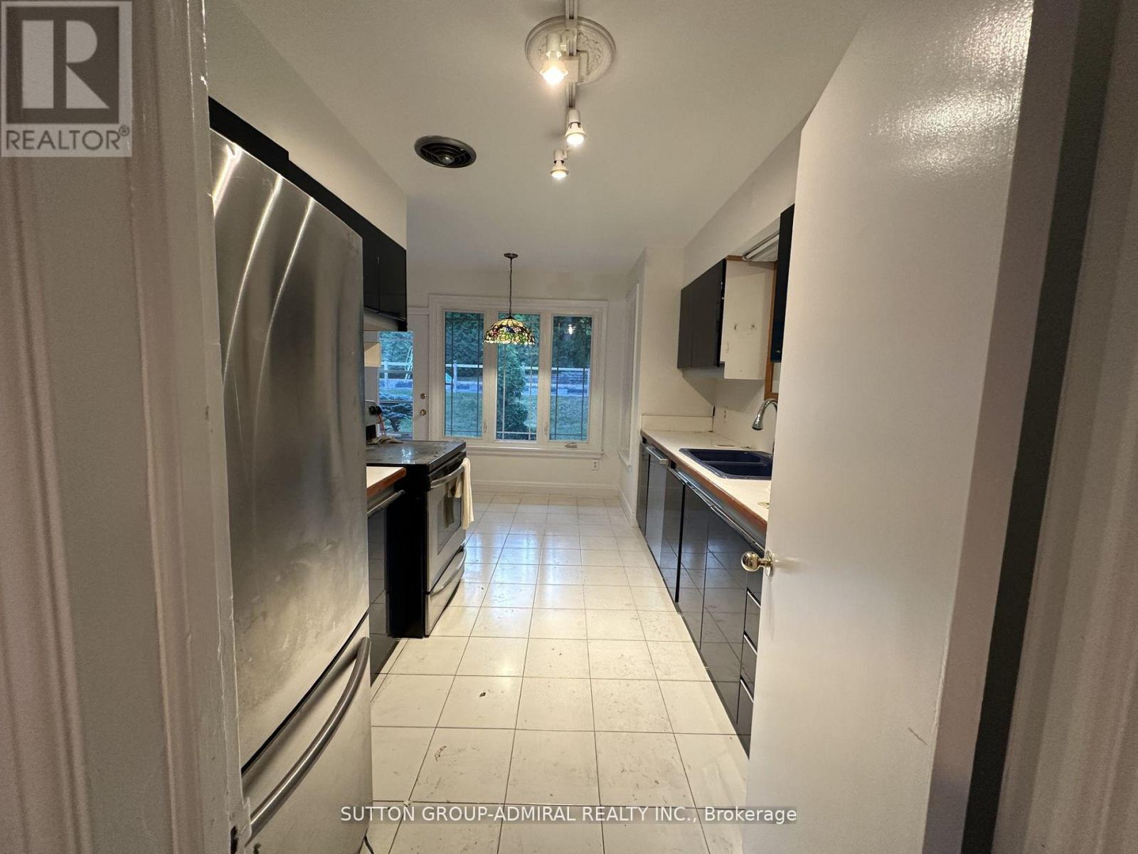 97 Valecrest Drive, Toronto, Ontario  M9A 4P5 - Photo 10 - W12959150