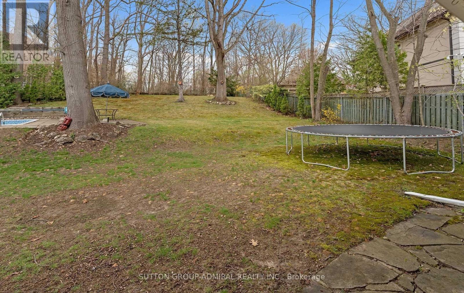 97 Valecrest Drive, Toronto, Ontario  M9A 4P5 - Photo 18 - W12959150