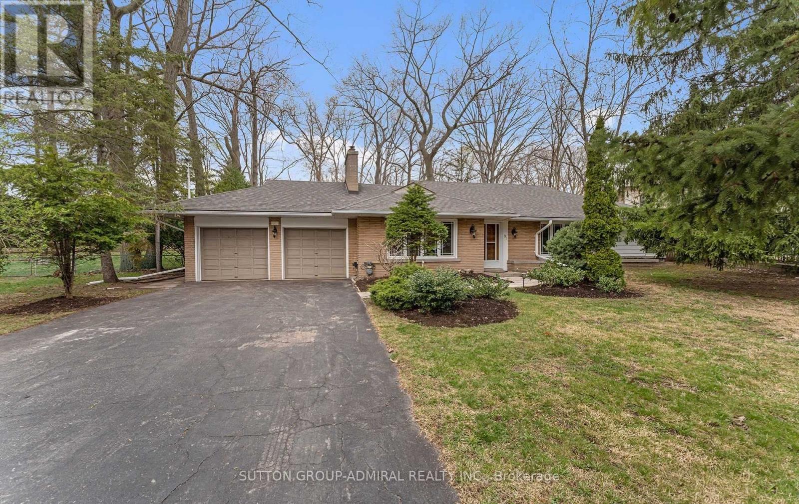 97 Valecrest Drive, Toronto, Ontario  M9A 4P5 - Photo 2 - W12959150