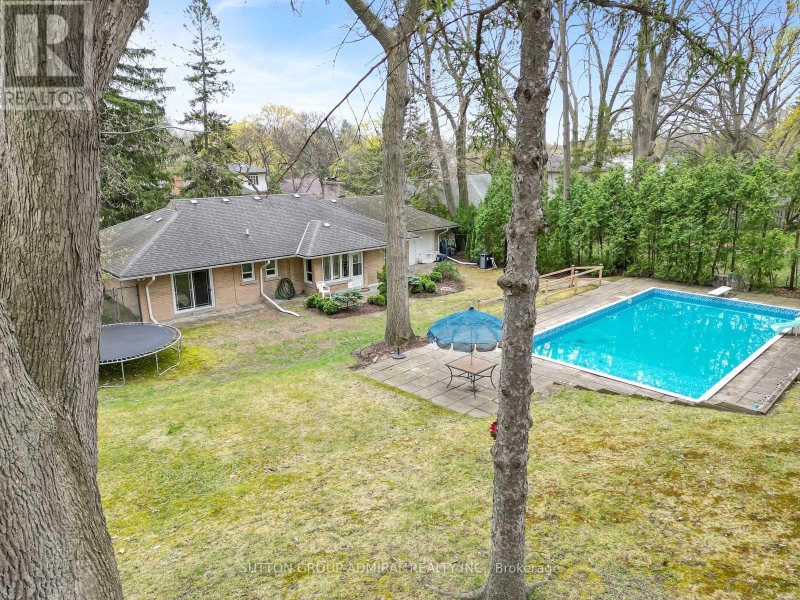 97 Valecrest Drive, Toronto, Ontario  M9A 4P5 - Photo 20 - W12959150