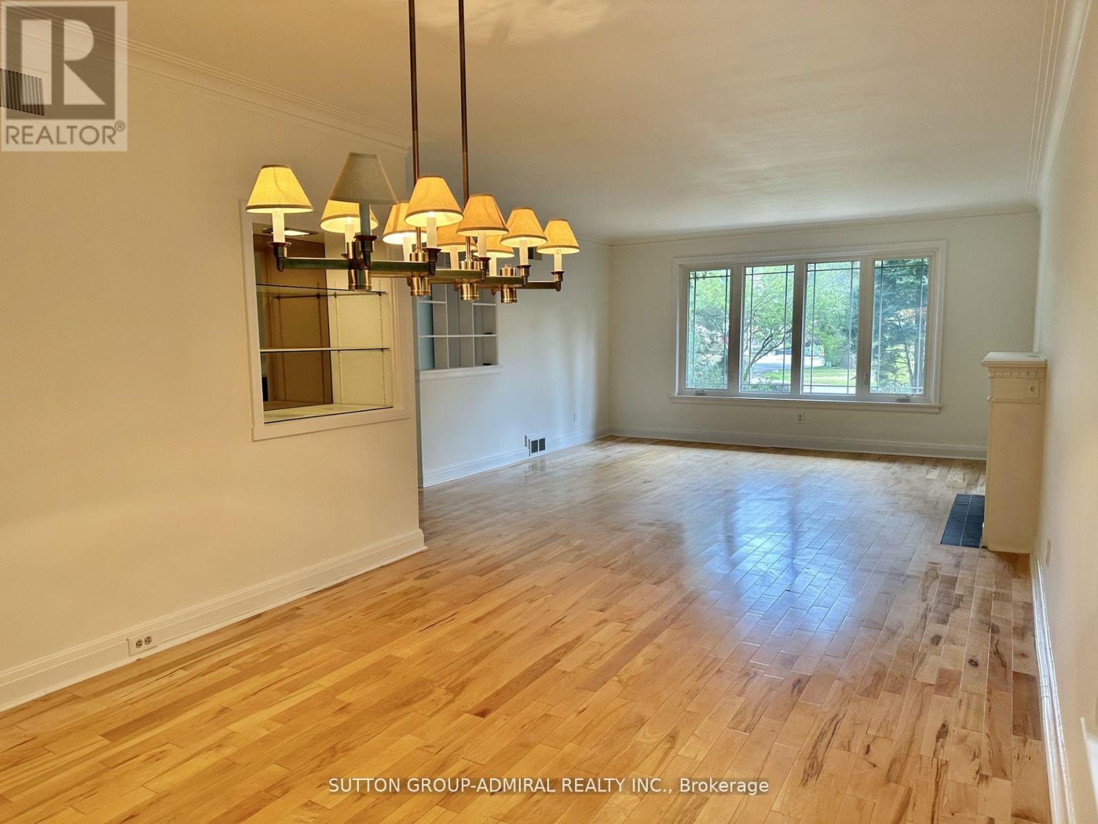 97 Valecrest Drive, Toronto, Ontario  M9A 4P5 - Photo 4 - W12959150