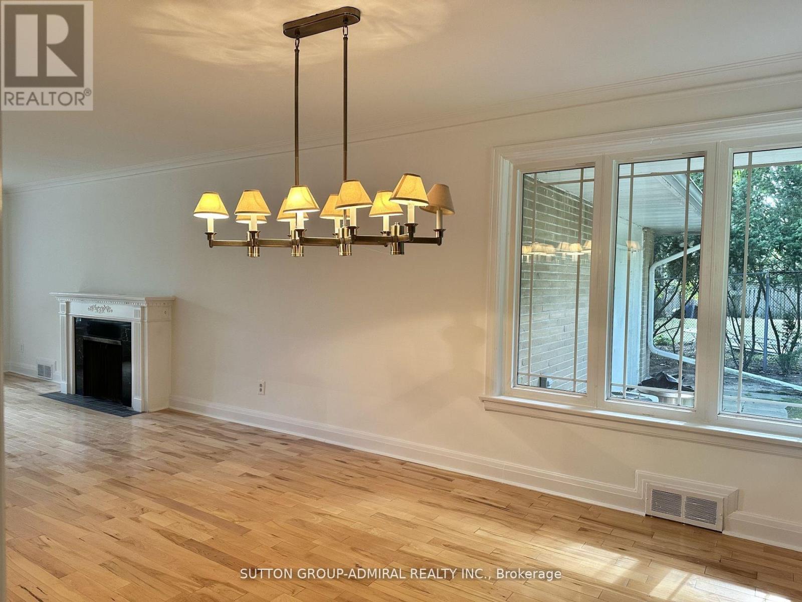 97 Valecrest Drive, Toronto, Ontario  M9A 4P5 - Photo 5 - W12959150