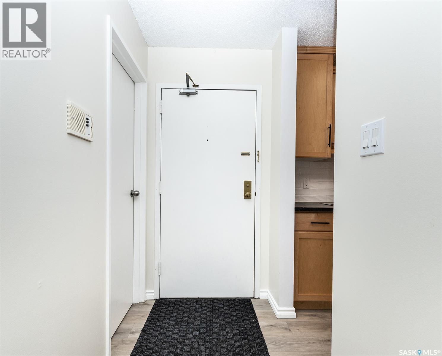 231 310 Stillwater Drive, Saskatoon, Saskatchewan  S7J 4H7 - Photo 3 - SK032130