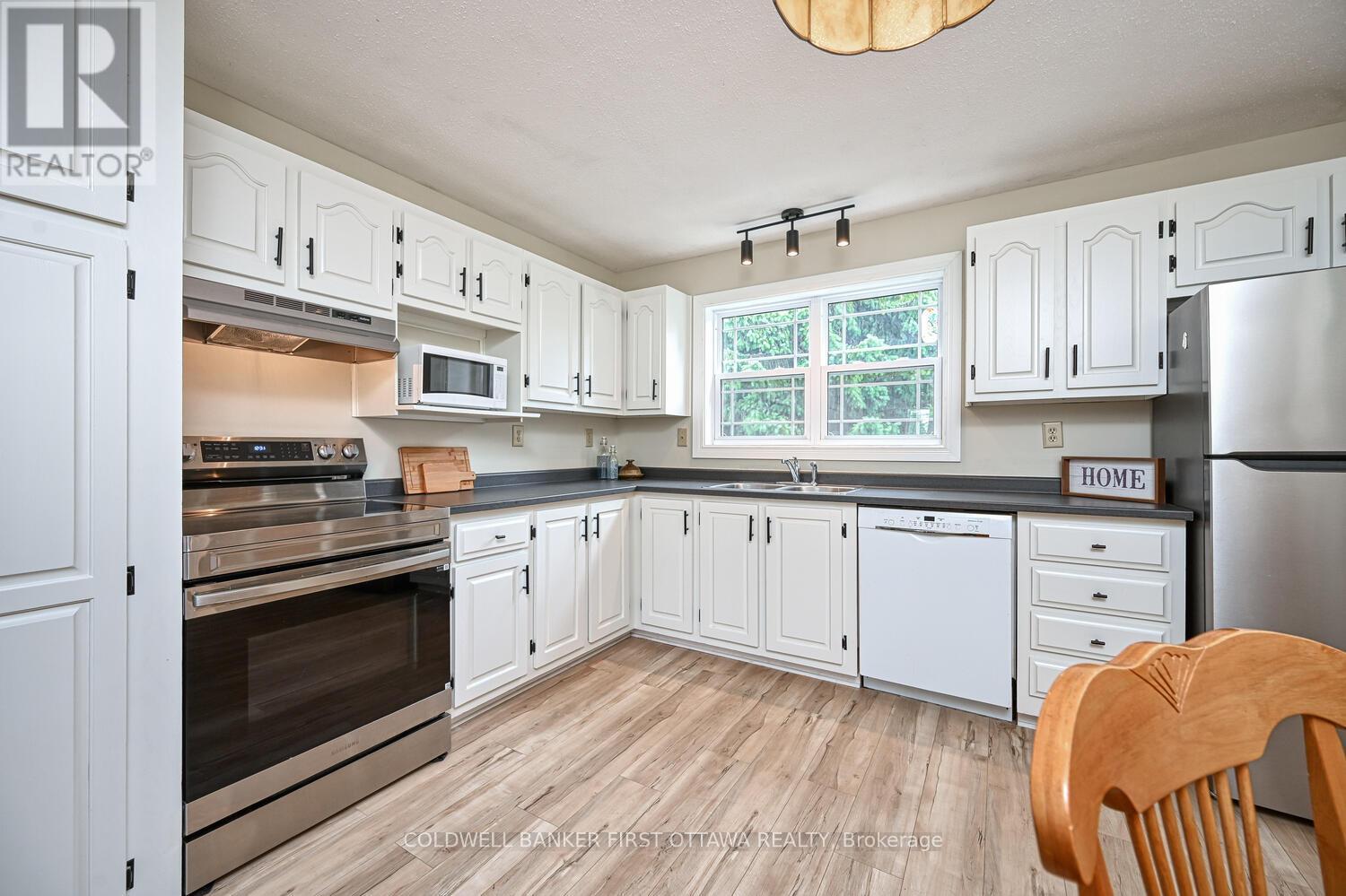 22 Poole Creek Crescent, Ottawa, Ontario  K2S 1T6 - Photo 13 - X12836098