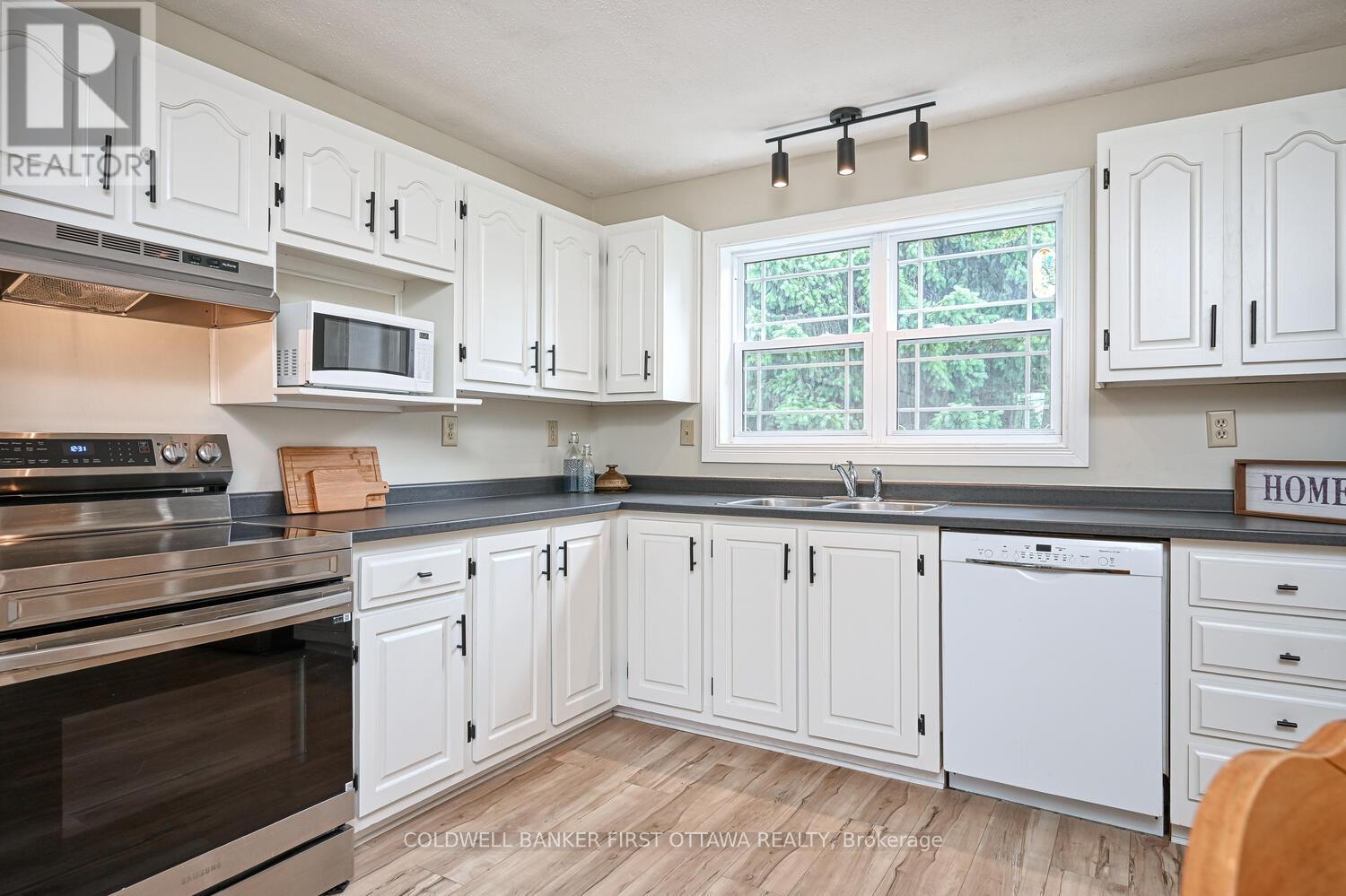 22 Poole Creek Crescent, Ottawa, Ontario  K2S 1T6 - Photo 14 - X12836098