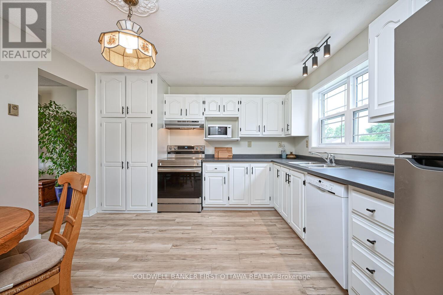 22 Poole Creek Crescent, Ottawa, Ontario  K2S 1T6 - Photo 11 - X12836098