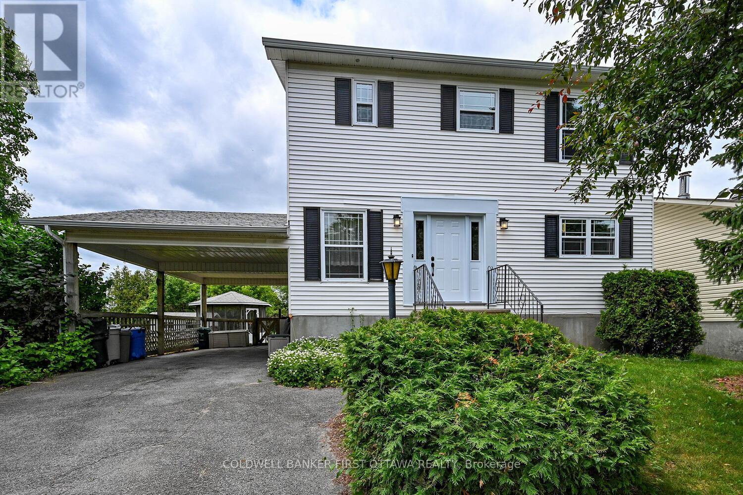 22 Poole Creek Crescent, Ottawa, Ontario  K2S 1T6 - Photo 2 - X12836098