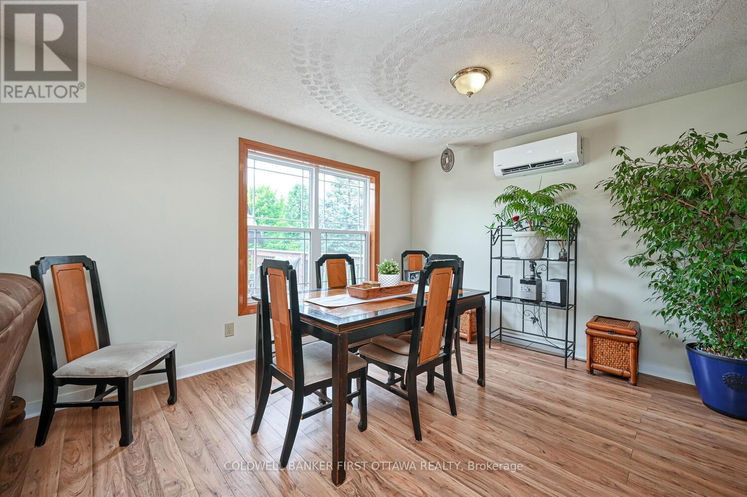 22 Poole Creek Crescent, Ottawa, Ontario  K2S 1T6 - Photo 7 - X12836098