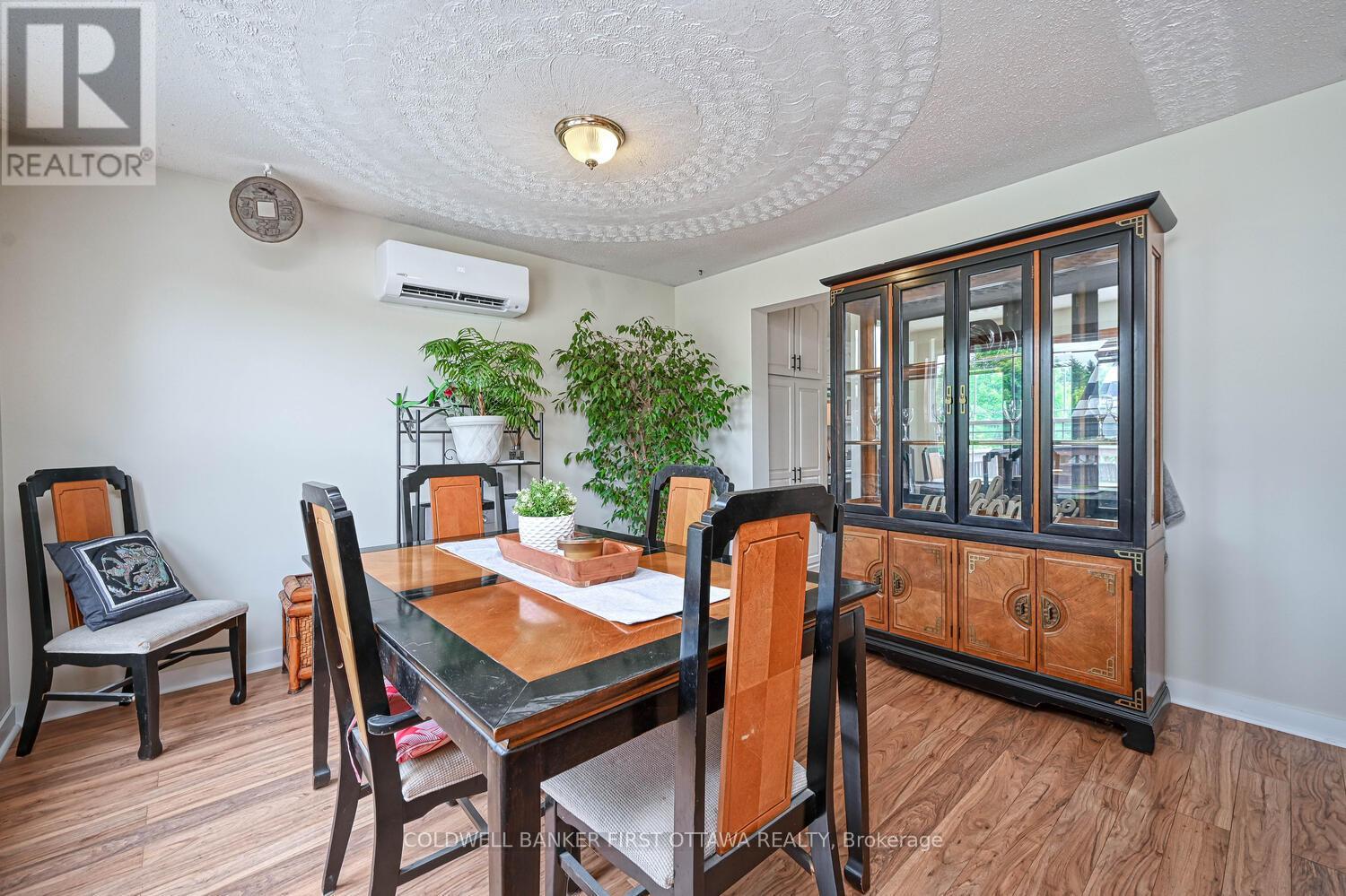 22 Poole Creek Crescent, Ottawa, Ontario  K2S 1T6 - Photo 9 - X12836098