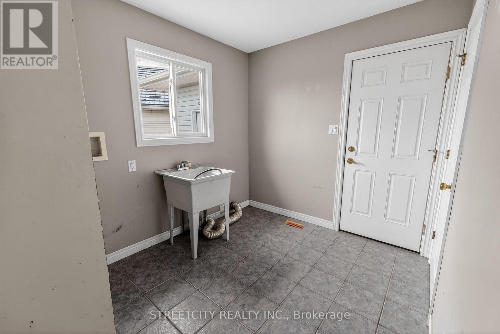 36 Glenview Court, St. Thomas, Ontario  N5P 4N9 - Photo 14 - X12959178