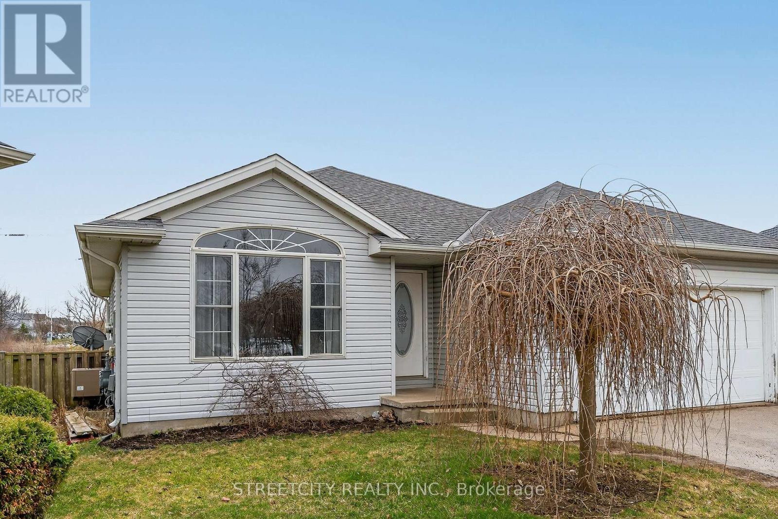 36 Glenview Court, St. Thomas, Ontario  N5P 4N9 - Photo 2 - X12959178